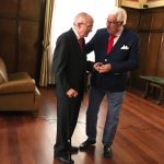 El Real Casino Antiguo distingue con su insignia de oro y diamantes a los socios que cumplen 50 años en la institución