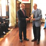 El Real Casino Antiguo distingue con su insignia de oro y diamantes a los socios que cumplen 50 años en la institución